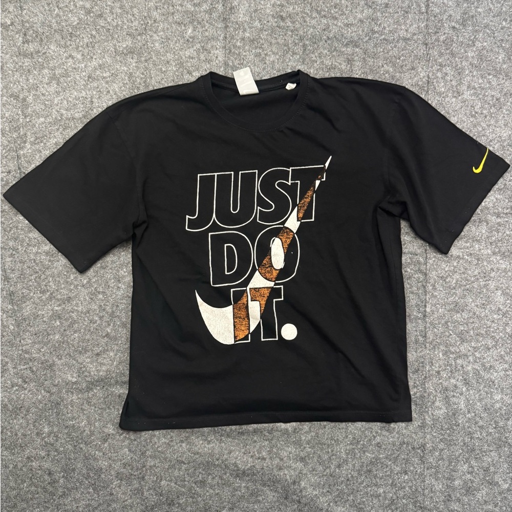 Nike just do it Tshirt with embroidered logo